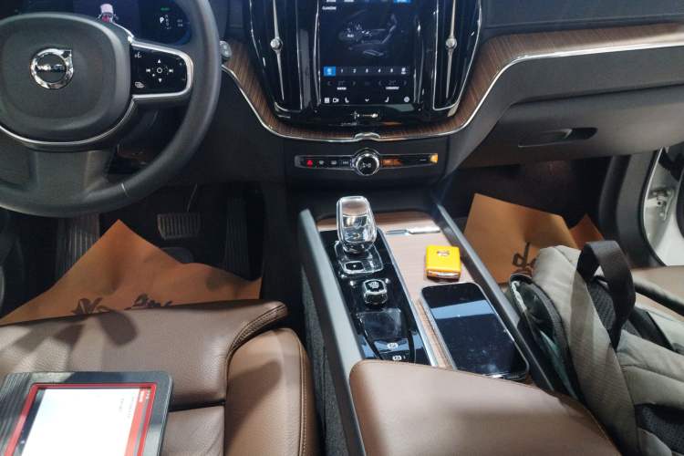 Used Volvo XC60 New Energy 2023 T8 Plug-in Hybrid Long-Range All-Wheel Drive Smart Luxury Edition