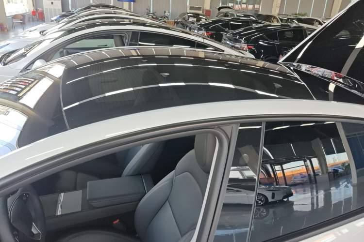 Used Tesla Model Y 2025 Rear-Wheel-Drive Version
