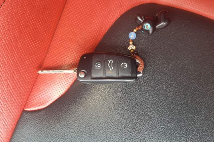 Used JAC Refine S2 2016 1.5L CVT Luxury Smart Version Two-Tone Edition
