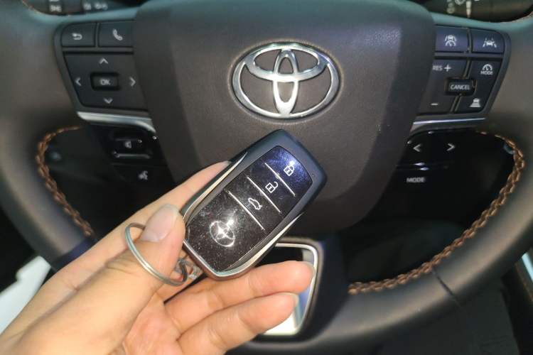 Used Toyota Avalon 2024 Dual-Motor 2.0L Premium Edition
