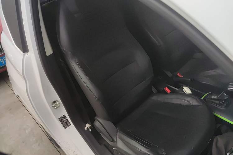 Used Roewe Clever 2021 302 km New Four-Seater Super-Efficient Version
