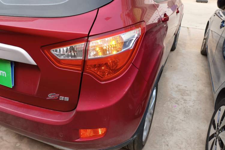 Used Changan CS35 2016 1.6L Manual Luxury Model China V Standard
