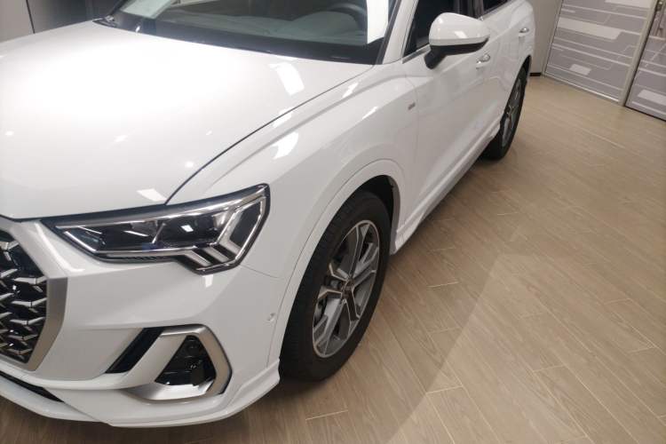 Used Audi Q3 2024 40 TFSI Fashion Dynamic Model
