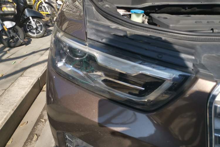 Used Haval H6 2017 Red Label 2.0T Automatic Two-Wheel Drive ZhiShang Model
