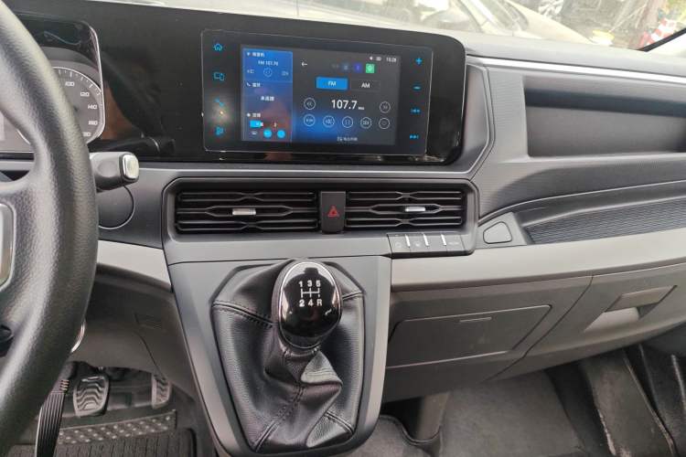 Used Ford Transit 2023 2.0T Gasoline Manual Multifunction Commercial Vehicle Short Wheelbase Low Roof 5/6 Seats
