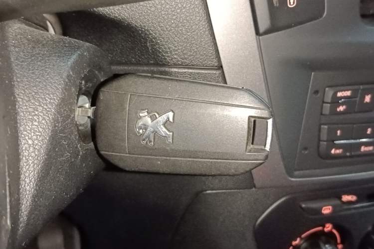 Used Peugeot 301 2016 1.6L Manual Comfort Edition
