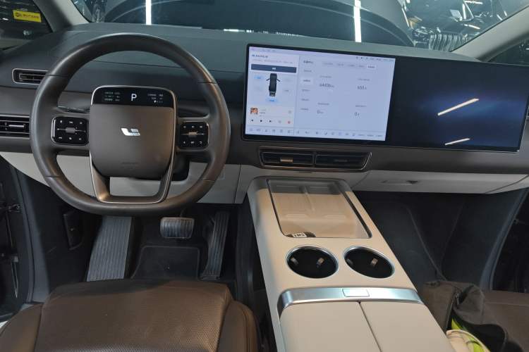 Used Li Auto MEGA 2024 Ultra Model
