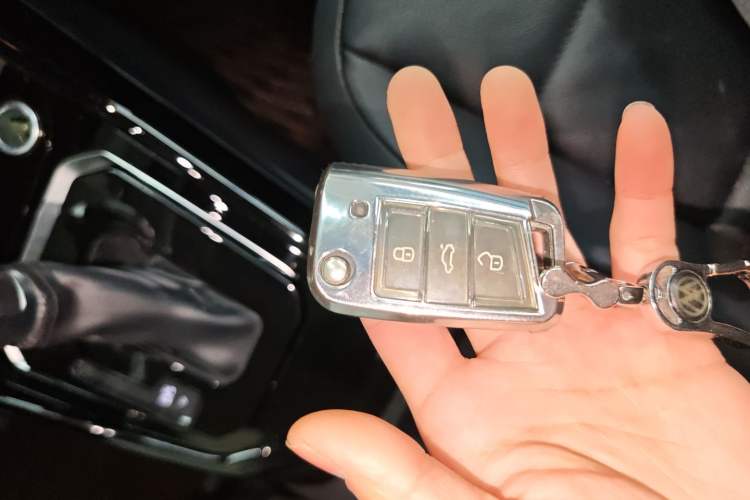 Used Volkswagen T-ROC 2021 280TSI DSG Two-Wheel Drive Comfort Connect Edition
