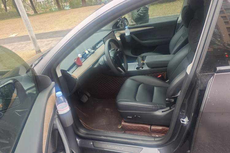 Used Tesla Model Y 2021 Long-Range All-Wheel-Drive Version