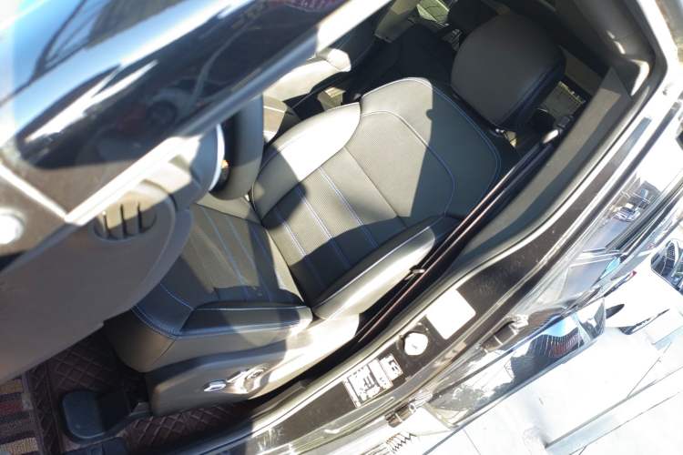 Used  BJ40 2023 2.0T Automatic Four-Wheel Drive Urban Hunter Edition Chivalrous Type
