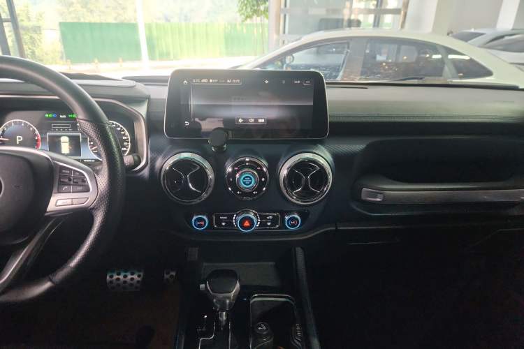 Used  BJ40 2018 PLUS 2.0T Automatic Four-Wheel Drive Urban Hunter Edition
