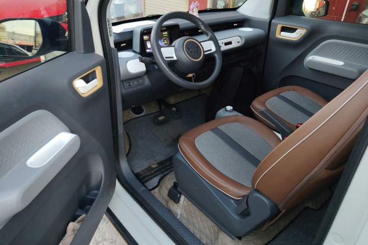 Used Wuling Hongguang MINIEV 2022 GAMEBOY 200km Play Edition with Lithium Iron Phosphate
