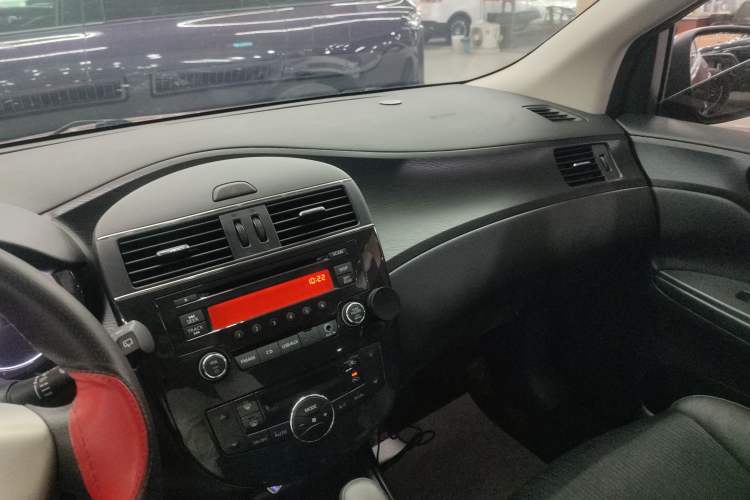 Used Nissan Tiida 2014 1.6L CVT Smart Model
