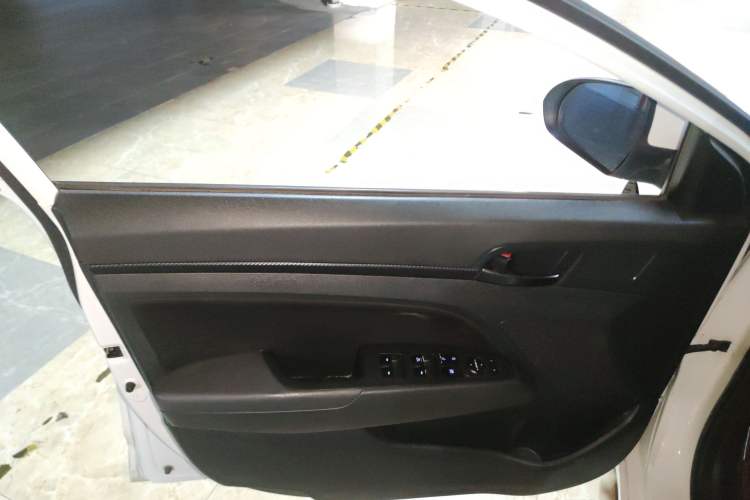 Used Hyundai Elantra 2016 1.4T Dual-Clutch Xuan Dong · Dynamic Version
