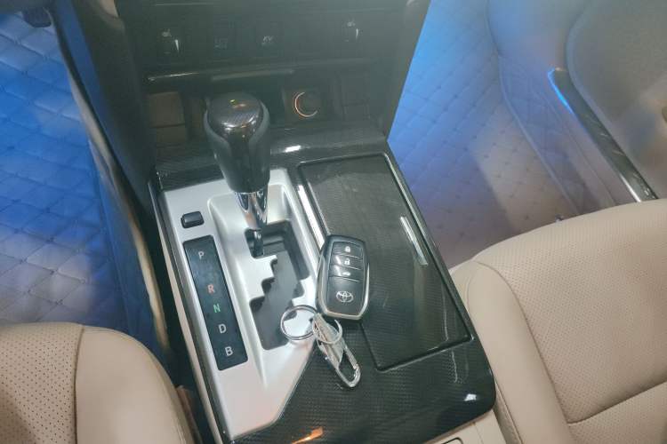 Used Toyota Camry 2012 Luxurious Edition 2.5HG Zunrui