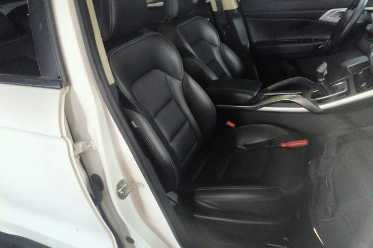 Used Geely Auto Emgrand X7 Sport 2016 2.0L Manual ZhiShang Version
