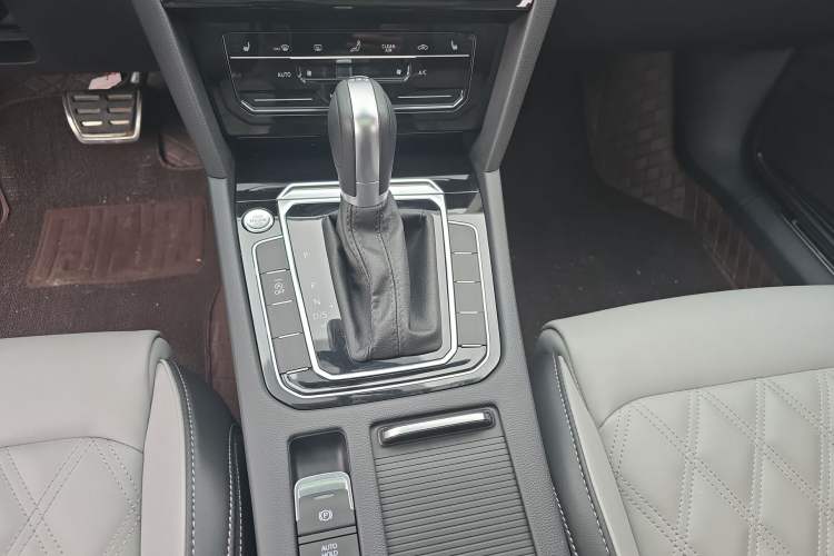 Used Volkswagen Magotan 2023 2 Million Units Commemorative Edition 330TSI DSG Luxury Version
