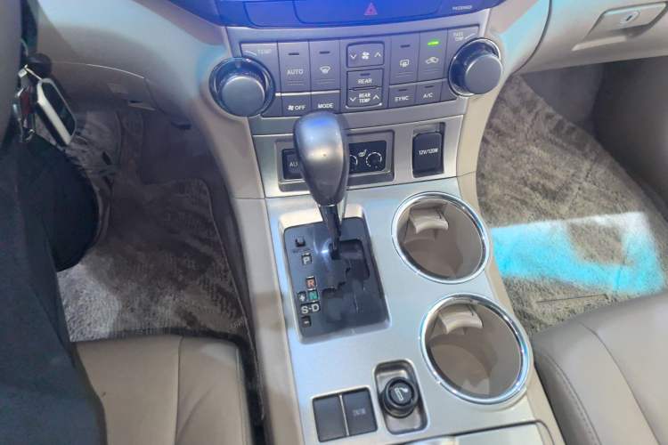 Used Toyota Highlander 2012 2.7L Two-Wheel Drive 7-Seater Luxury Edition
