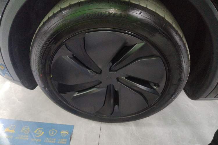 Used Tesla Model Y 2025 Rear-Wheel-Drive Version