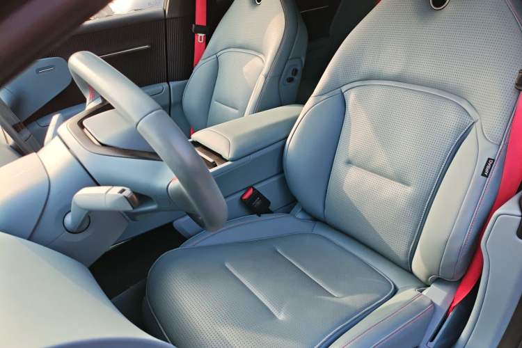 Used  12 2024 700 Three-Laser Rear-Wheel Drive Luxury Edition
