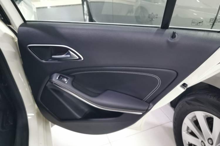 Used Mercedes-Benz A-Class 2015 A 200 Fashion Model
