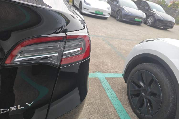 Used Tesla Model Y 2023 Rear-Wheel-Drive Version
