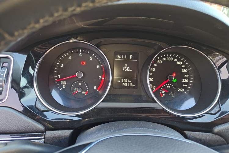 Used Volkswagen Sagitar 2017 230TSI Automatic Comfort Version
