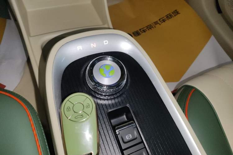 Used ORA Good Cat 2022 Morandi Edition 400km Standard Range Luxury Version Lithium Iron Phosphate