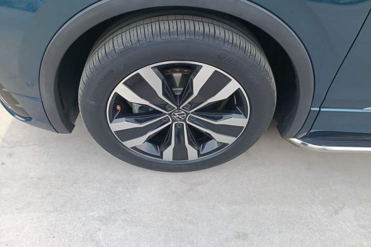 Used Volkswagen Tiguan L 2023 330TSI Automatic Two-Wheel Drive R-Line Enjoyment Edition
