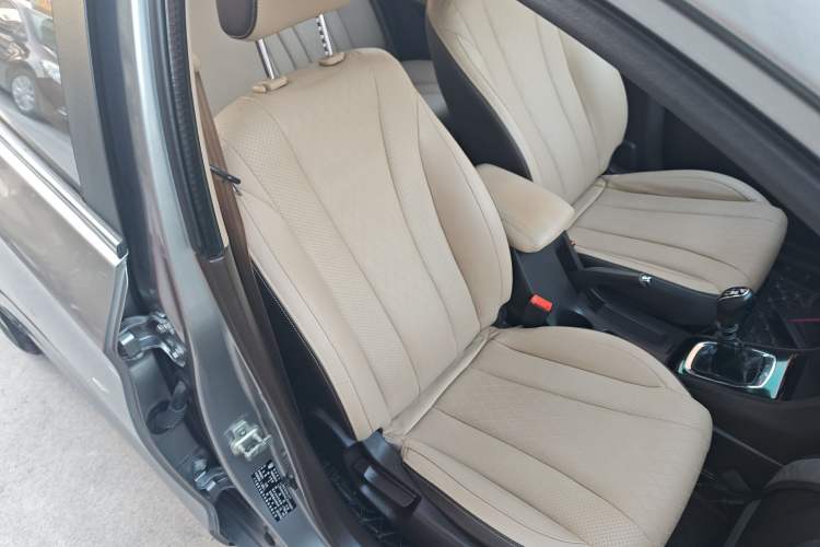 Used Baojun 310W 2017 1.5L Manual Fashion Model China V
