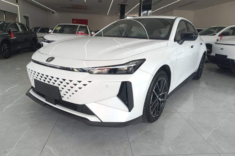 Used Changan UNI-V iDD 2024 Blue Whale Smart Electric iDD 136km ZhiKu Model