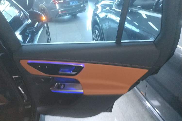 Used Mercedes-Benz GLC 2024 Facelifted GLC 260 L 4MATIC Luxury Version 5 Seats
