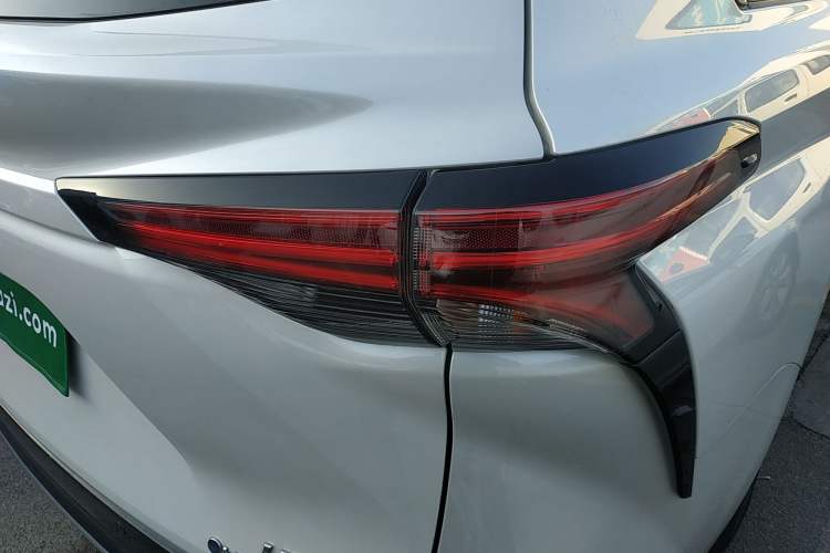 Used Toyota Sienna 2024 2.5L Hybrid Four-Wheel Drive Prestige Edition