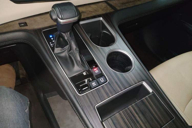 Used Toyota Sienna 2023 2.5L Hybrid Deluxe Edition
