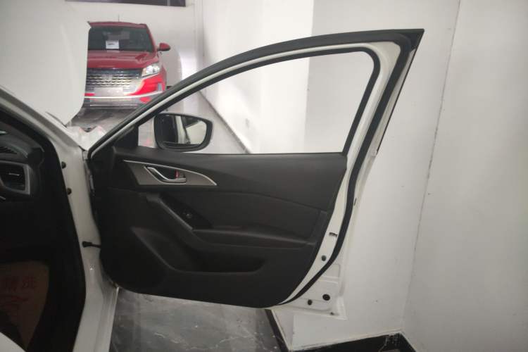 Used Mazda Mazda 3 Axela 2017 Sedan 1.5L Automatic Luxury Model Emission Standard China V
