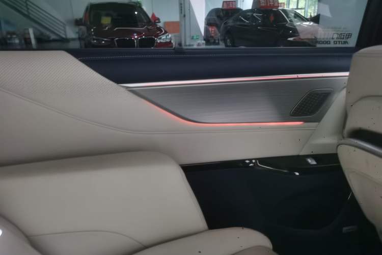 Used Buick GL8 New Energy 2024 Lu Zun Luxury Edition 7-Seater
