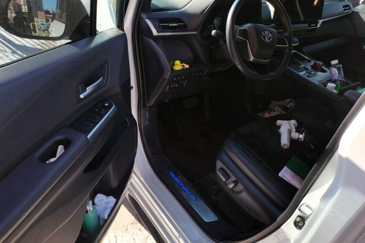 Used Toyota Sienna 2021 2.5L Hybrid Premium Edition