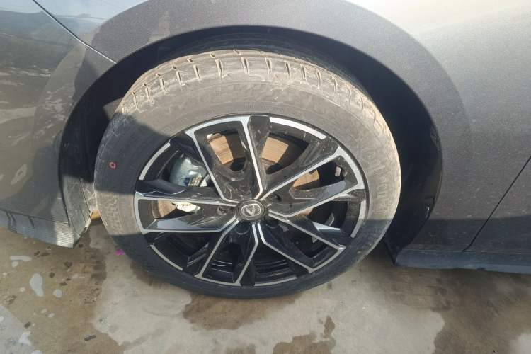 Used Changan UNI-V iDD 2024 Blue Whale Smart Electric iDD 136km ZhiKu Model
