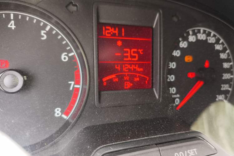 Used Volkswagen Jetta 2015 Zhuihui Edition 1.4L Manual Fashion Model