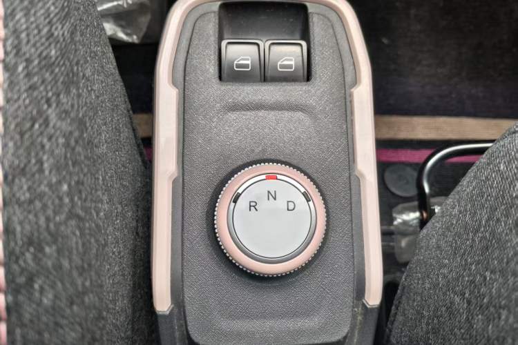 Used Chery QQ Ice Cream 2022 170km Sundae Phosphate Lithium-Ion
