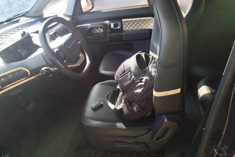 Used Baojun KiWi EV 2022 Artist Lite Edition Lithium Iron Phosphate
