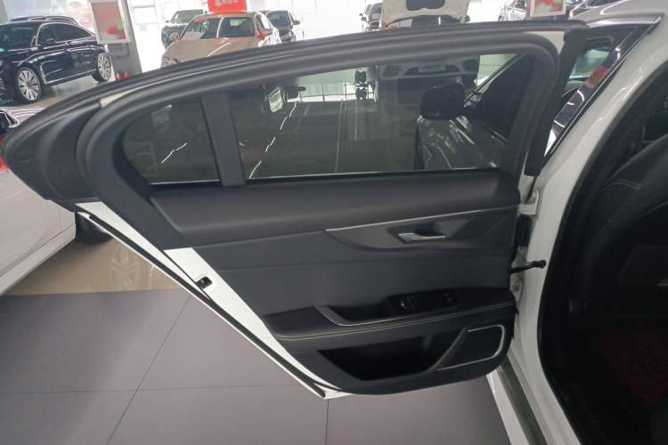 Used Jaguar XEL 2020 2.0T 200 PS R-DYNAMIC S Advanced Sport Edition
