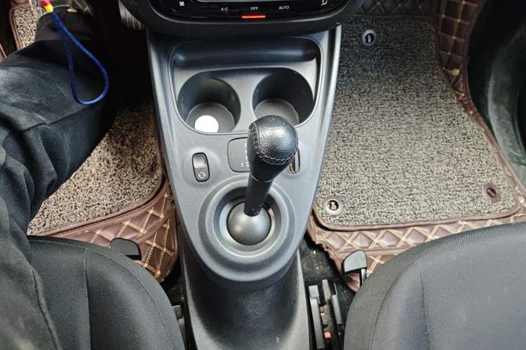 Used  fortwo 2015 1.0L 52 kW hardtop Dynamic version
