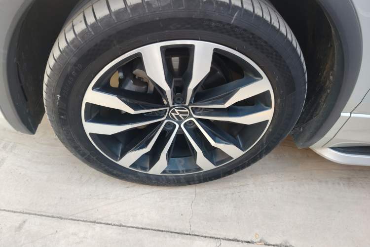 Used Volkswagen Tiguan L 2021 330TSI Automatic Two-Wheel Drive R-Line Enhanced Edition
