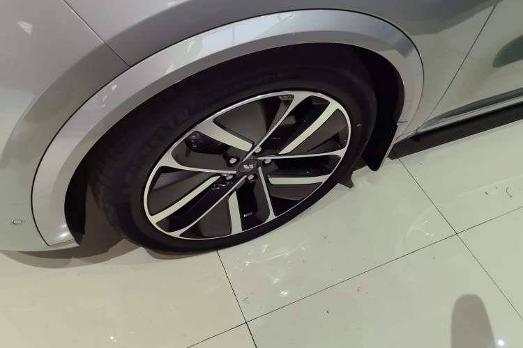 Used Li Auto L9 2022 Max model
