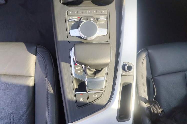 Used Audi A4L 2019 40 TFSI Fashion Edition China VI Emission Standard
