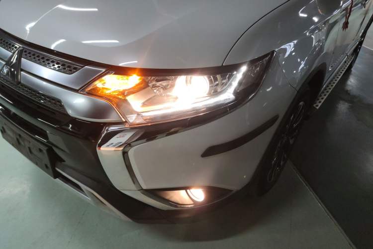Used Mitsubishi Outlander 2019 2.0L Two-Wheel Drive Comfort Edition 5 Seats China VI Standard
