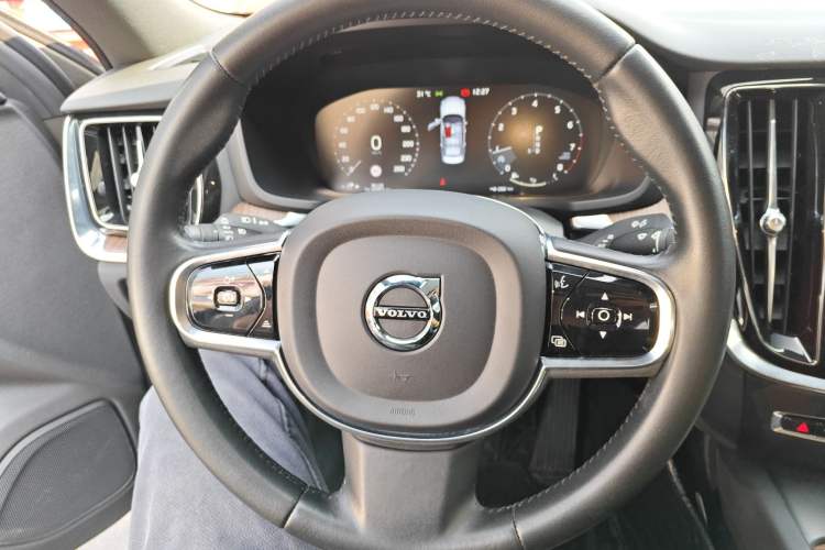 Used Volvo S60 2021 T4 Zhiyuan Luxury Edition
