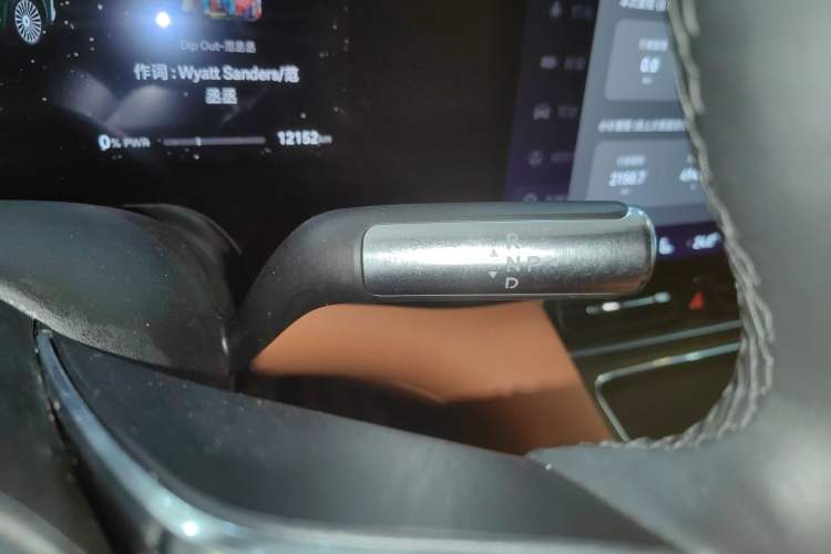 Used Hima AITO M8 2025 Extended-Range Ultra Version 53.4 kWh 6-Seater Edition
