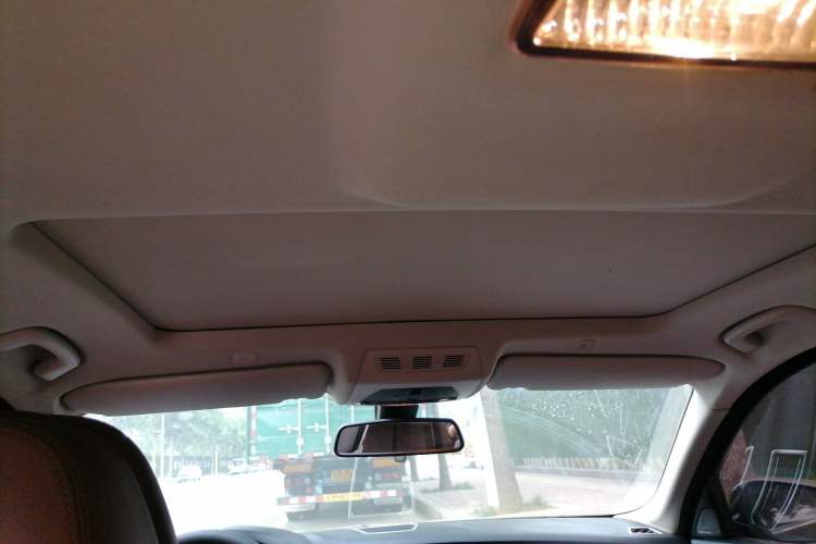 Used BMW 5 Series 2014 535Li Leading Model
